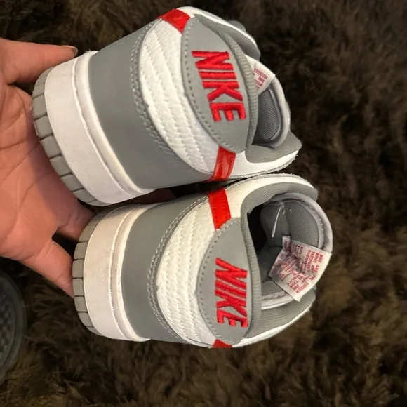 Nike Gray and White Shoes with Vibrant Red Logo - Picture 4 of 5